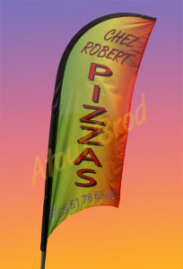Drapeau oriflamme Personnalisé pour un professionnel « PIZZAS ROBERT » à Colomiers par ATOUT BROD, Toulouse, Mondonville