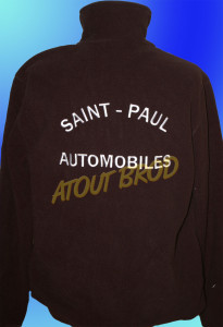 Polaires brodées pour le garage Renault « Saint-Paul Automobiles » par ATOUT BROD Toulouse, Mondonville